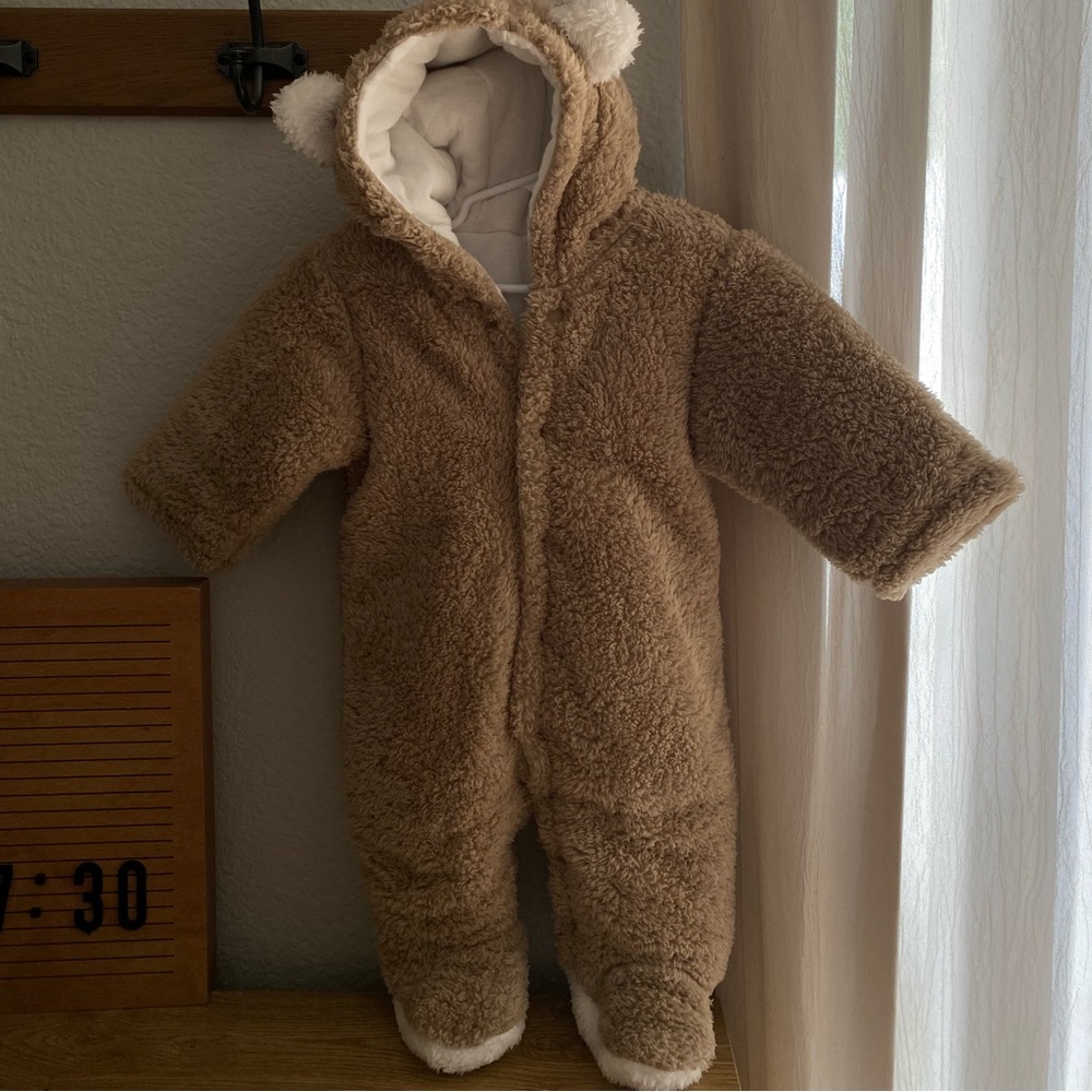 Cute snow bear suit only worn once practically new